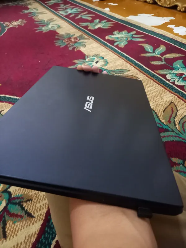 Asus E510 sotiladi 2 Asus E510 sotiladi 2