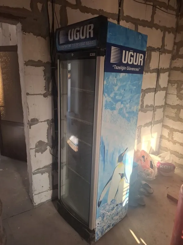 Ветрина холодильник