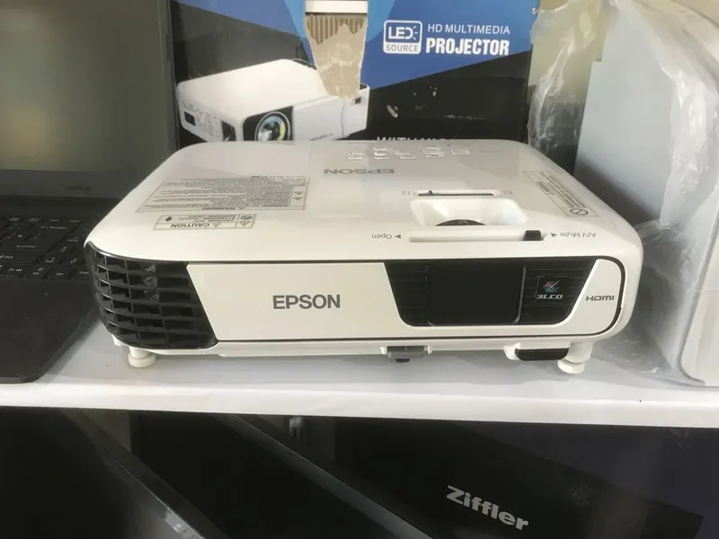 Epson proektir sotiladi