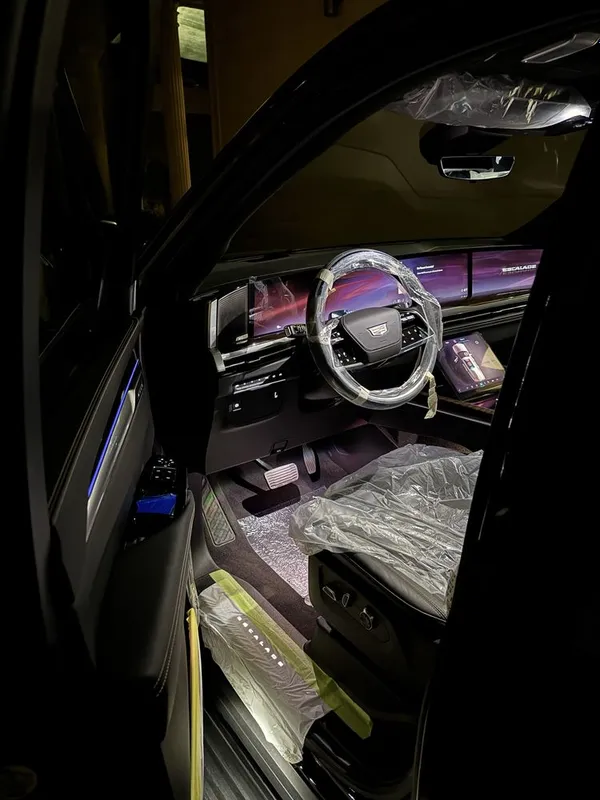 Cadillac Escalade 2025 Long VIP 6 Cadillac Escalade 2025 Long VIP 6