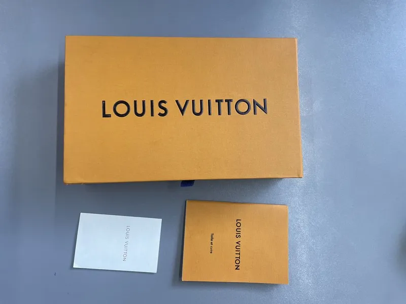 Продается кошелек LOUIS VUITTON — фото 1