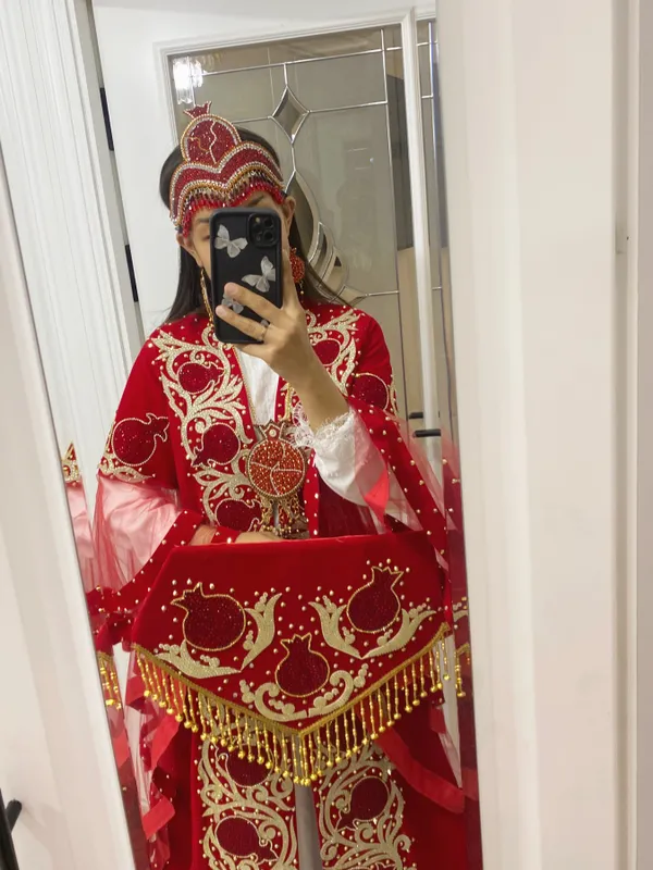 Ansambl barcha narsalari bilan komplekt sotiladi 1