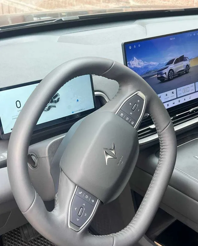 Dongfeng 008 MAX, полностью электрический, 2026 год, чёрный, серийный салон 4 Dongfeng 008 MAX, полностью электрический, 2026 год, чёрный, серийный салон 4