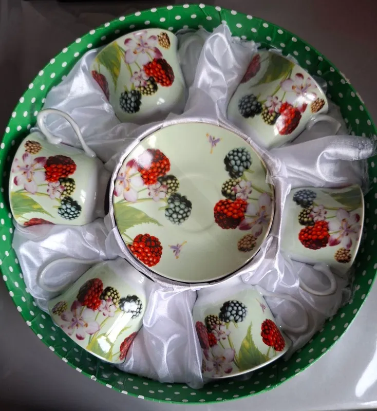 Новый комплект 6 чашек с блюдцами