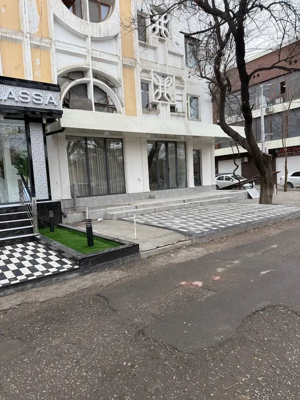 Юнусабад-2 квартал. КФС/1-линия парковка — фото 2