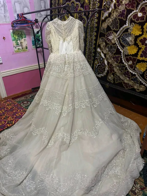 IVORY цвет, стандартные размеры, со шлейфом, сделаю скидку 1