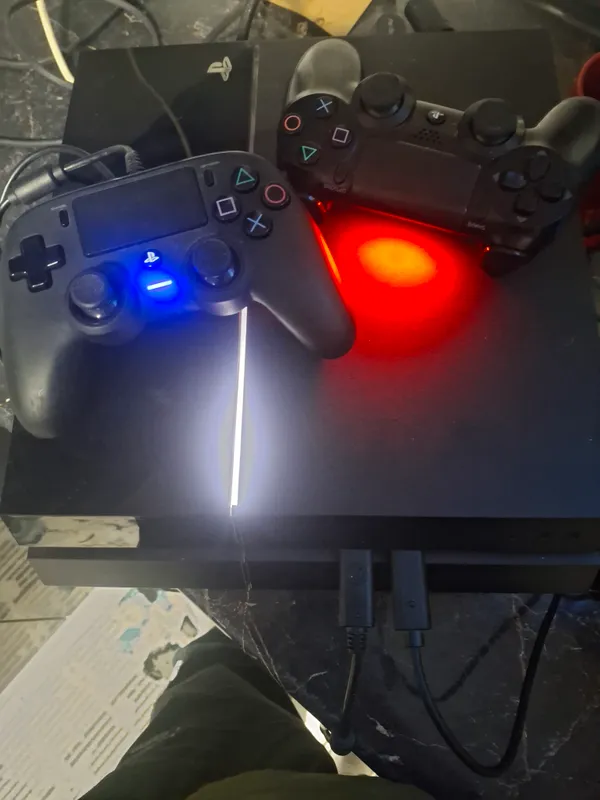 PS4 Slim 1 PS4 Slim 1