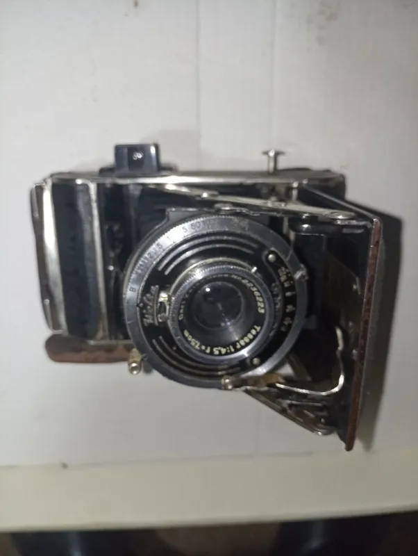 Старинный фотоаппарат