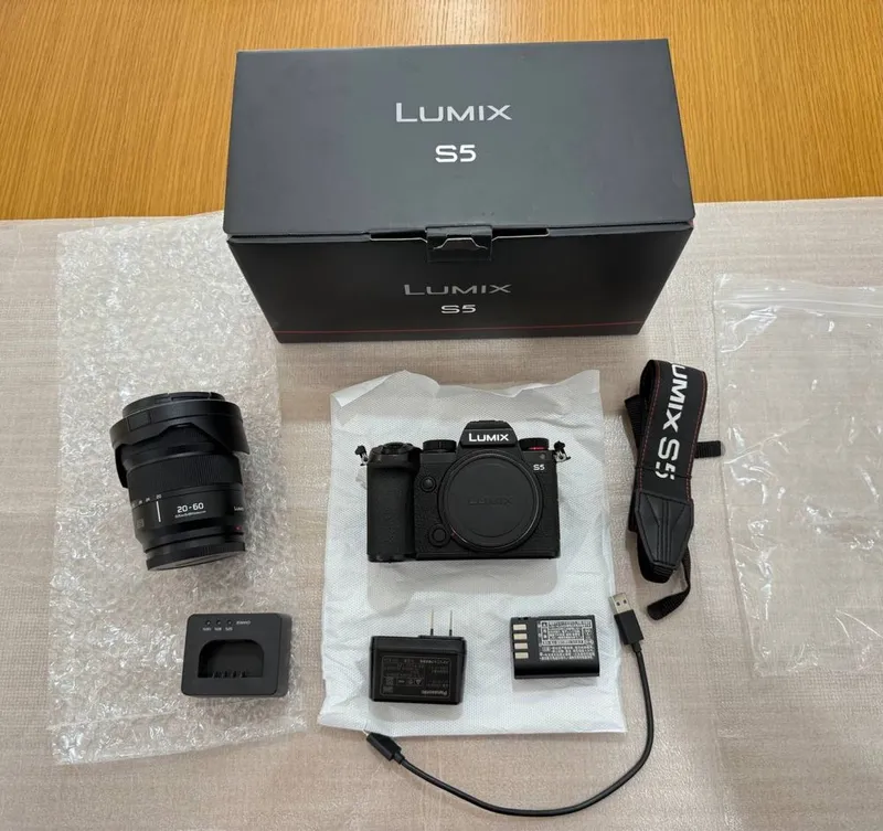 Lumix s5 kit.