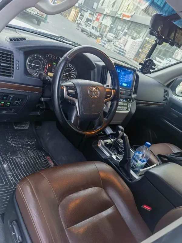 Toyota Land Cruiser 200 4 Toyota Land Cruiser 200 4