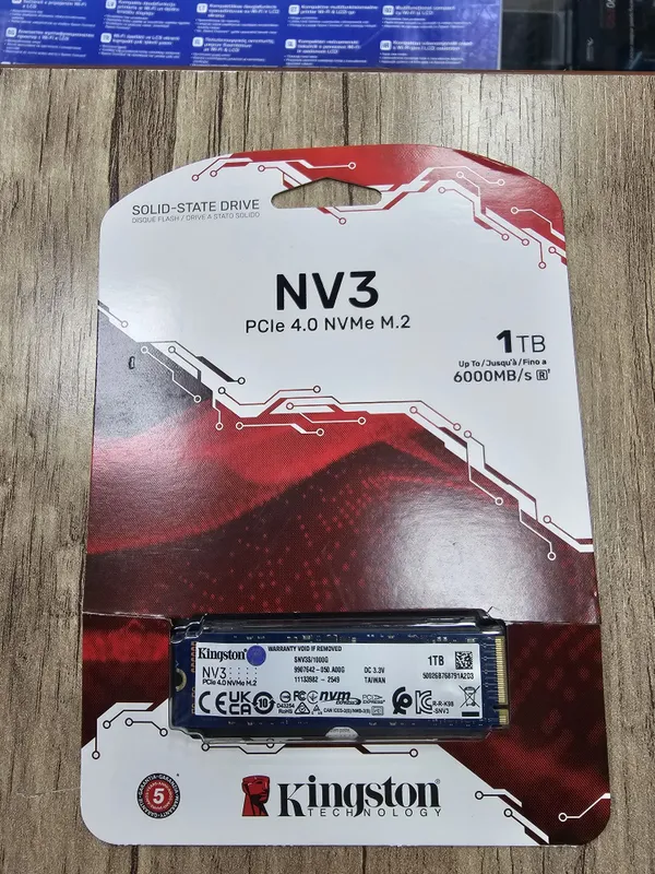 Kingston NV3 1TB работал 217 часов.