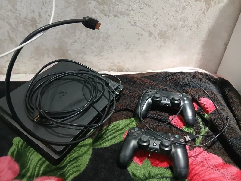 PlayStation 4 plus 2