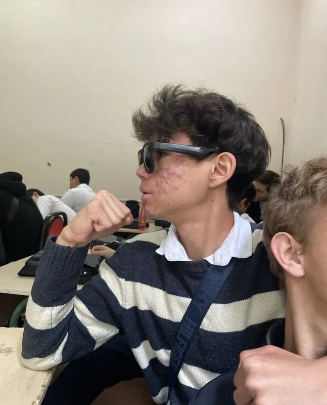 Mikrofonli ko‘zoynak, ovoz sifati yaxshi, kolonkasi bor 3 Mikrofonli ko‘zoynak, ovoz sifati yaxshi, kolonkasi bor 3
