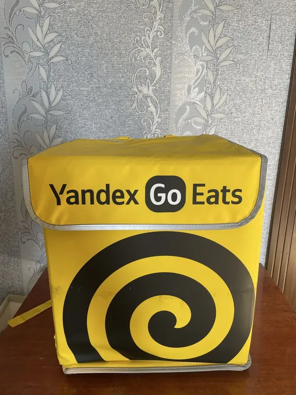 Skuterda xarakatlanish uchun shlem va yandex sumka — фото 3