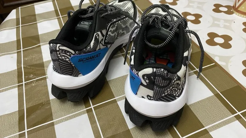 Продаю красовки UNDER ARMOUR — фото 1