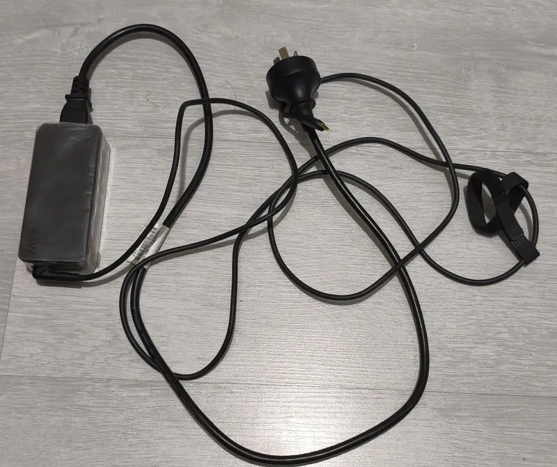 Продам зарядный блок питания для ноутбука Lenovo 65w