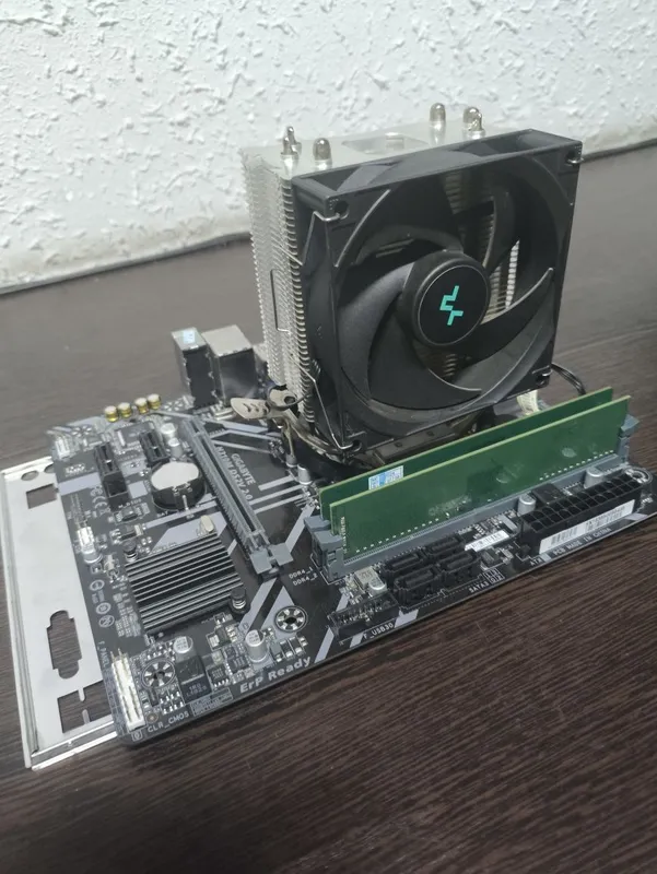 Gigabyte H310+i5 9500+16Gb