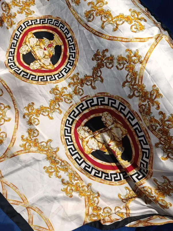 Роскошный шелковый шарф ,платок Versace, барокко — фото 5