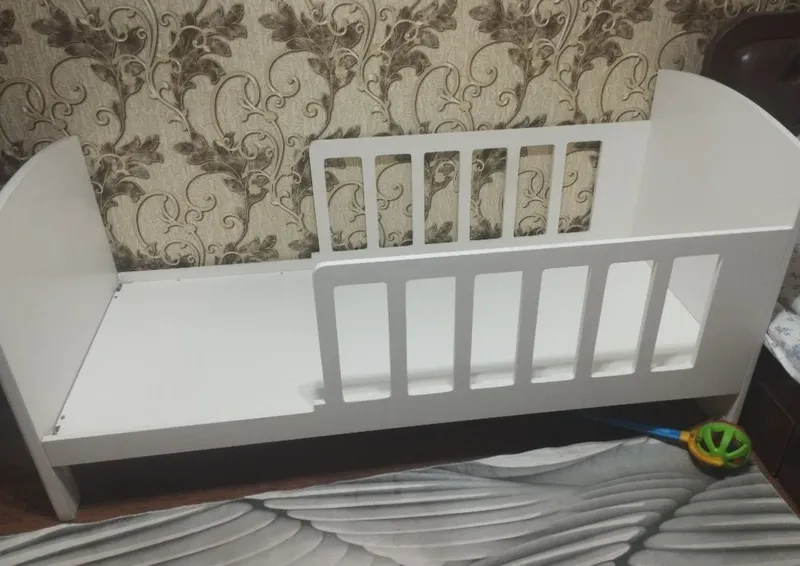 Продам детскую кровать с матрасом