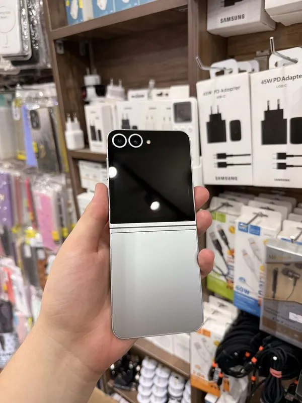 Samsung Z Flip 6