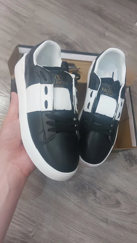 Продажа стильной мужской обуви Valentino 40-44