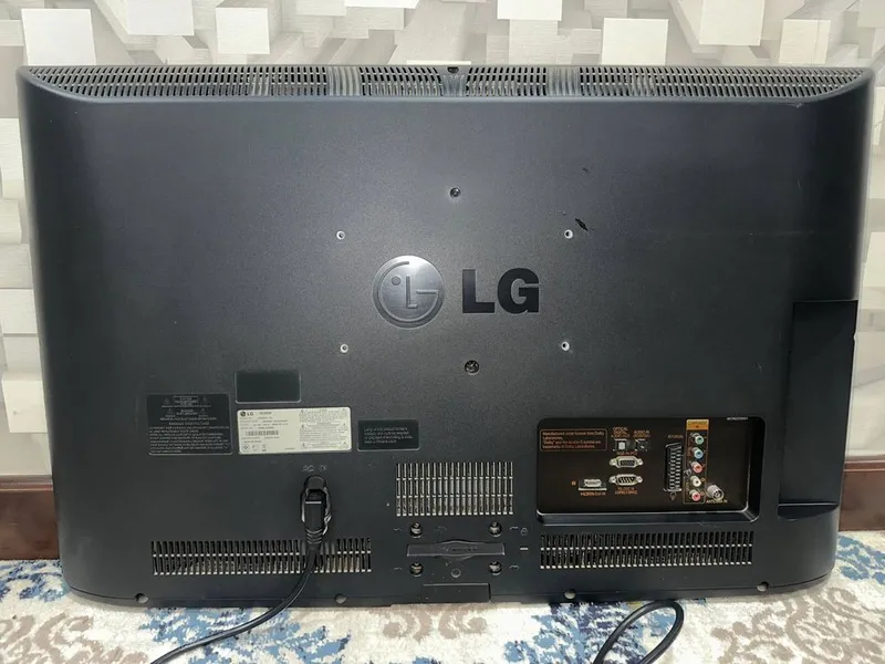 Televizor LG 32. 2
