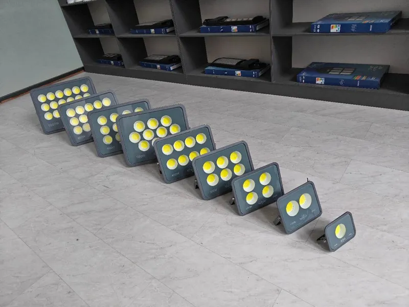 Прожектор лед проектор 220ватт и Солар лед projektor led solnichniy — фото 1