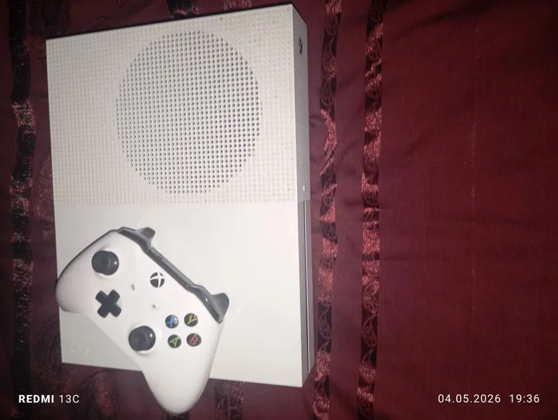 Xbox One S 1TB . — фото 1
