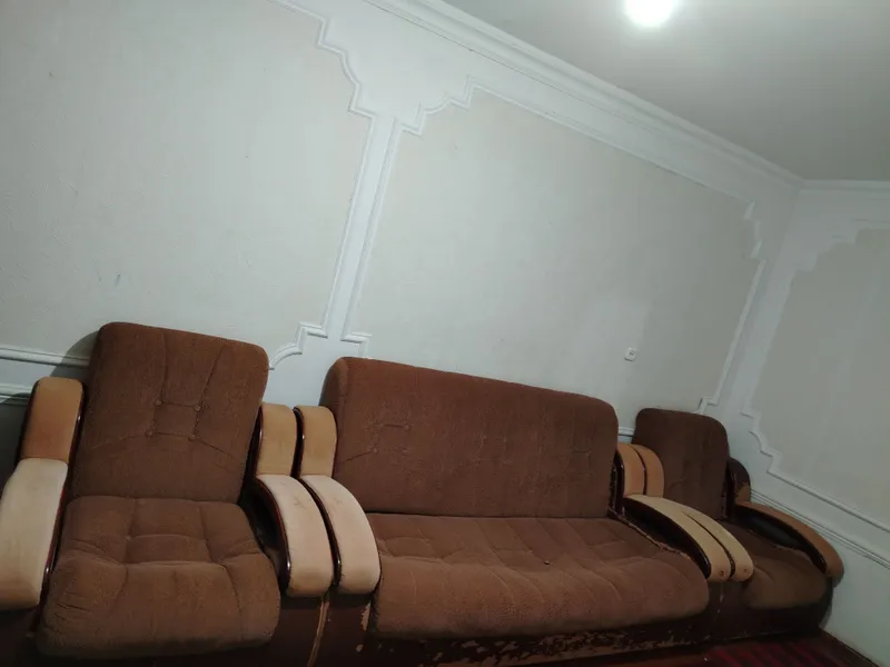 Divan va 2 ta kreslo sotiladi. 3 Divan va 2 ta kreslo sotiladi. 3
