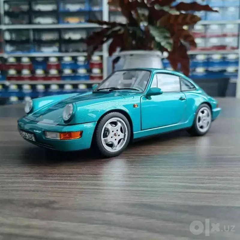 Масштабная модель Porsche 1:18 для коллекции 3 Масштабная модель Porsche 1:18 для коллекции 3