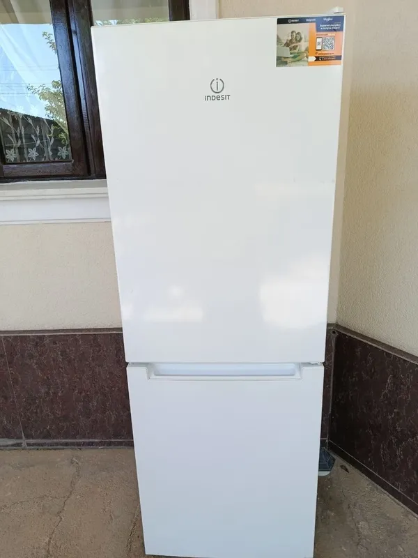 Indesit rabochi holadilnik Indesit rabochi holadilnik