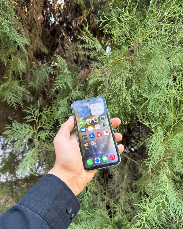 Iphone 11 LL/A. . 2