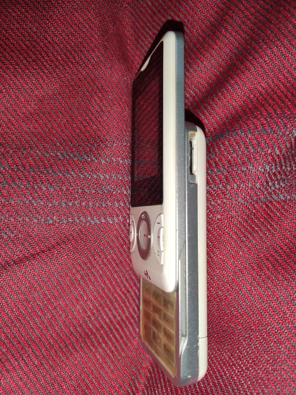 Sony Ericsson W205 Walkman Oriflame × Дима Билан 5