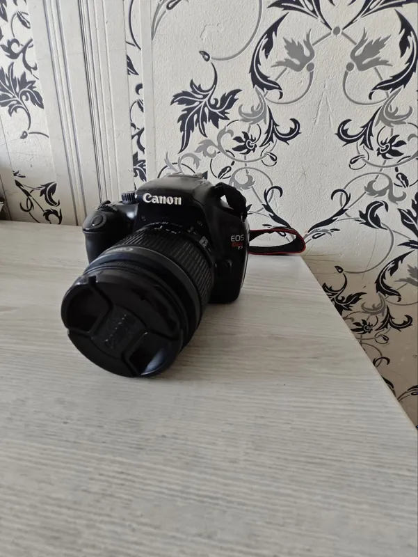 Продам фото аппарат Canon EOS Rebel T3i с объективом — фото 1