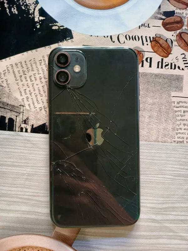 Продаётся iPhone 11, 128 ГБ, нормальный 3