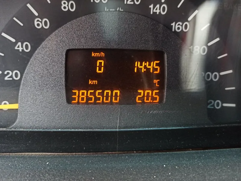 Srochna sotiladi Mersedes Benz vito long 2005 yil