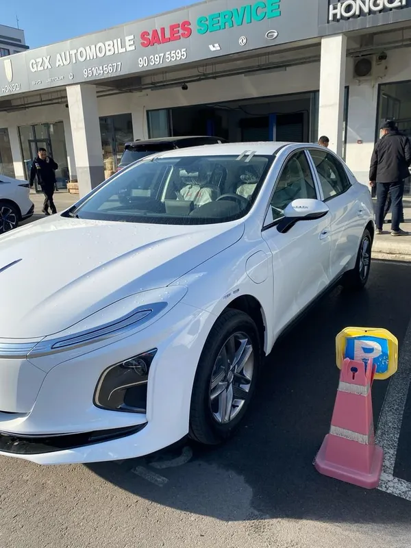 Hongqi e-qm5 2025-илй 500/610km запасход ок кора ранги бор 3 Hongqi e-qm5 2025-илй 500/610km запасход ок кора ранги бор 3