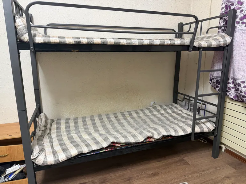 Krovat kravat 2 etajli sotiladi kelishamiz