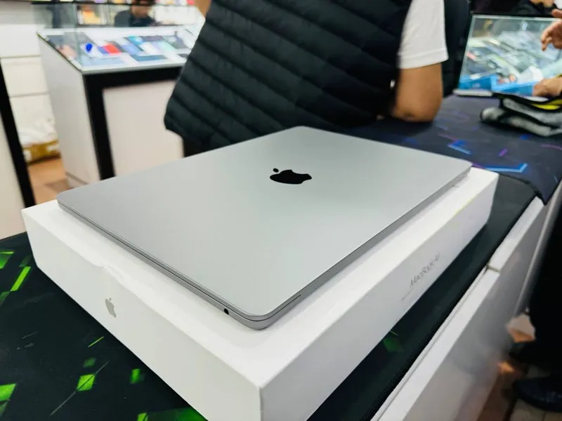 Macbook Air M2 15inch 8/512GB 15inch 4 Macbook Air M2 15inch 8/512GB 15inch 4