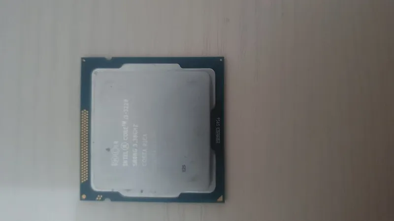 Процессор i3 3220 sotiladi