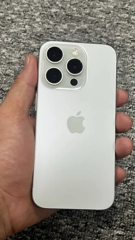 Iphone 15 pro white 1