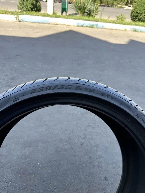Pirelli P Zero 235/35 R19 — 1 шина, отличное состояние — фото 1 Pirelli P Zero 235/35 R19 — 1 шина, отличное состояние — фото 1