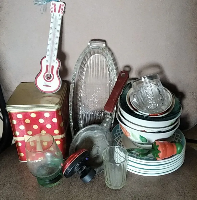 Продам разную посуду.