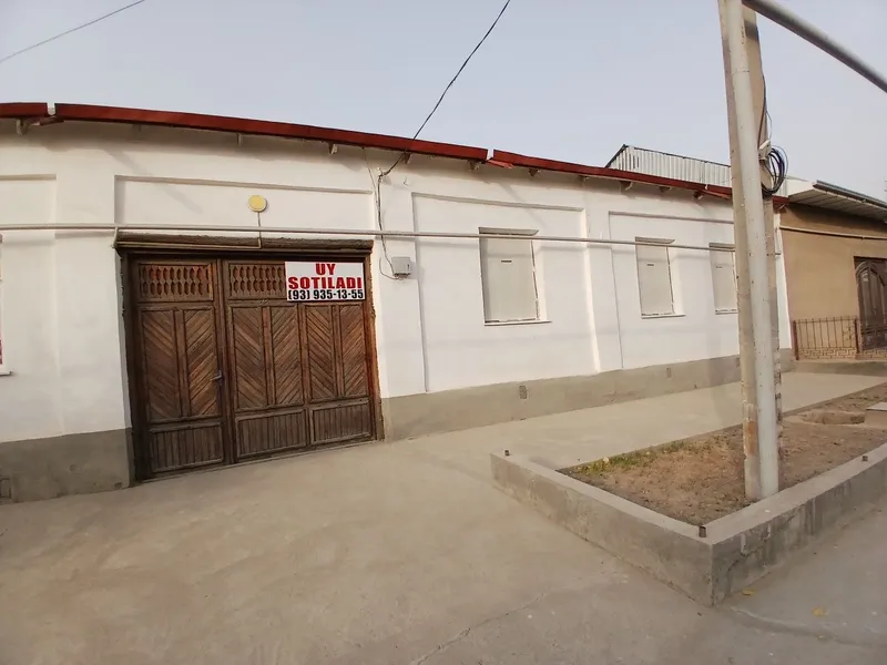 Hovli uy sotiladi
