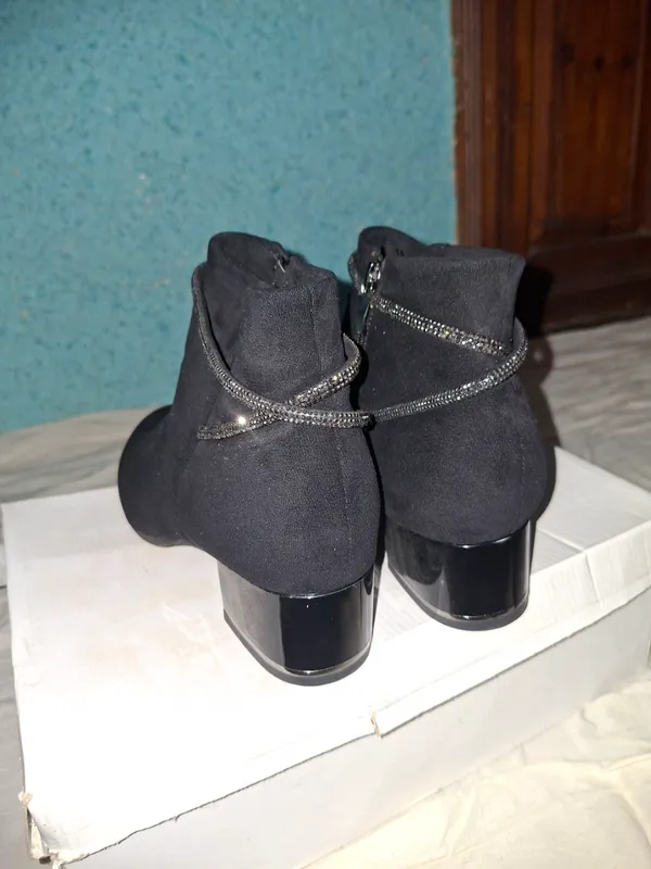yangi kiyilmagan oyoq kiyim sotiladi xolati yangi 2 yangi kiyilmagan oyoq kiyim sotiladi xolati yangi 2