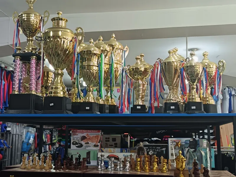 Kubik va medallar keg asartment