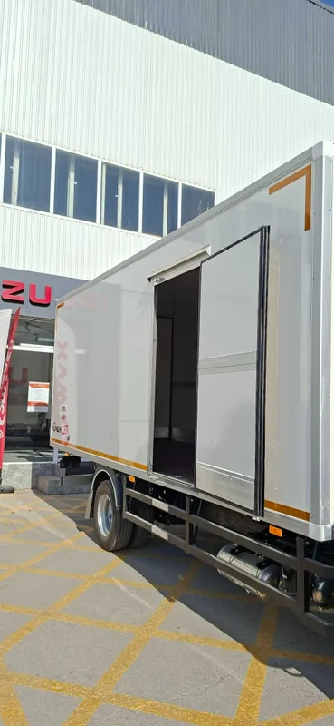 ISUZU NQR90L-L. Грузовой автомобиль изотермический кузов с гидробортом 5