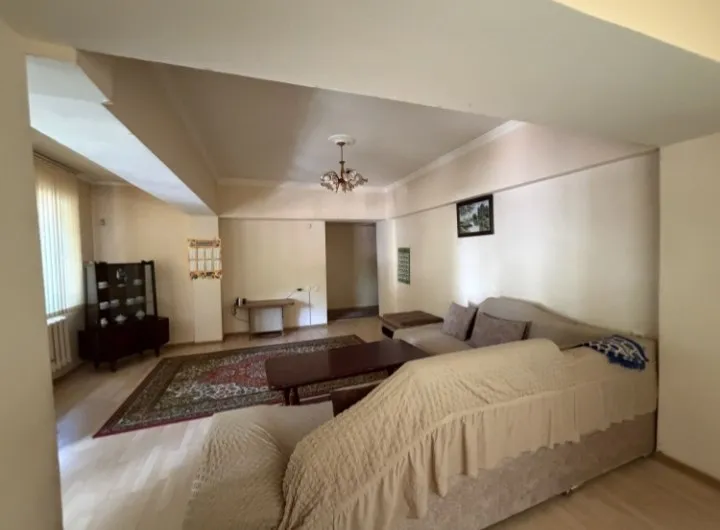 Продаётся 2-комнатная квартира, 70 м², 3/9, Мирабадский район (ориентир: ЦУМ Ц-7) 1
