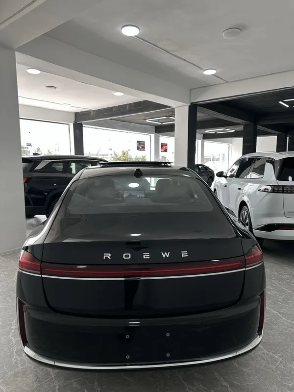Roewe m7 gibrit 2.050 km — фото 2