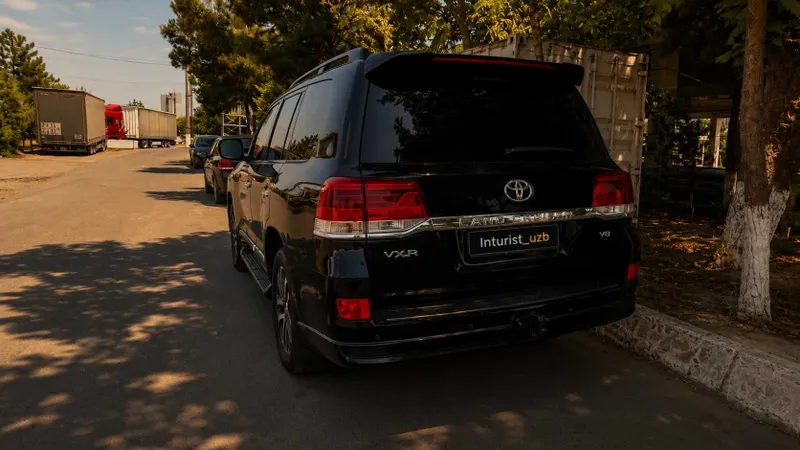 Toyota Land Cruiser 200 | VIP поездки и трансфер услуги Ташкент | — фото 2